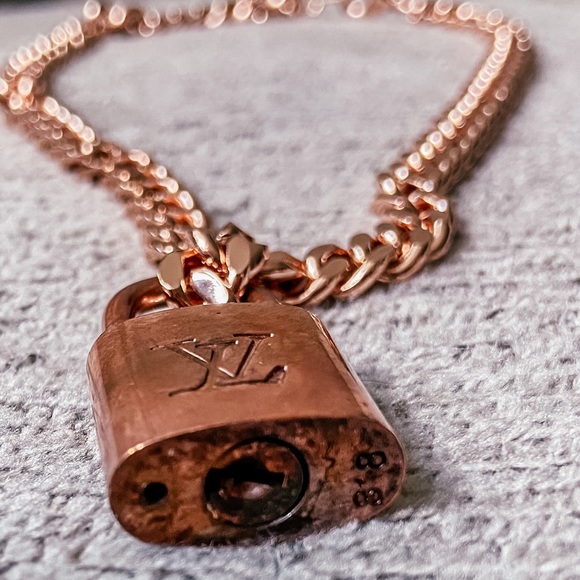 Louis Vuitton Lock Chain Necklace - Rose Gold - Picture 5 of 6